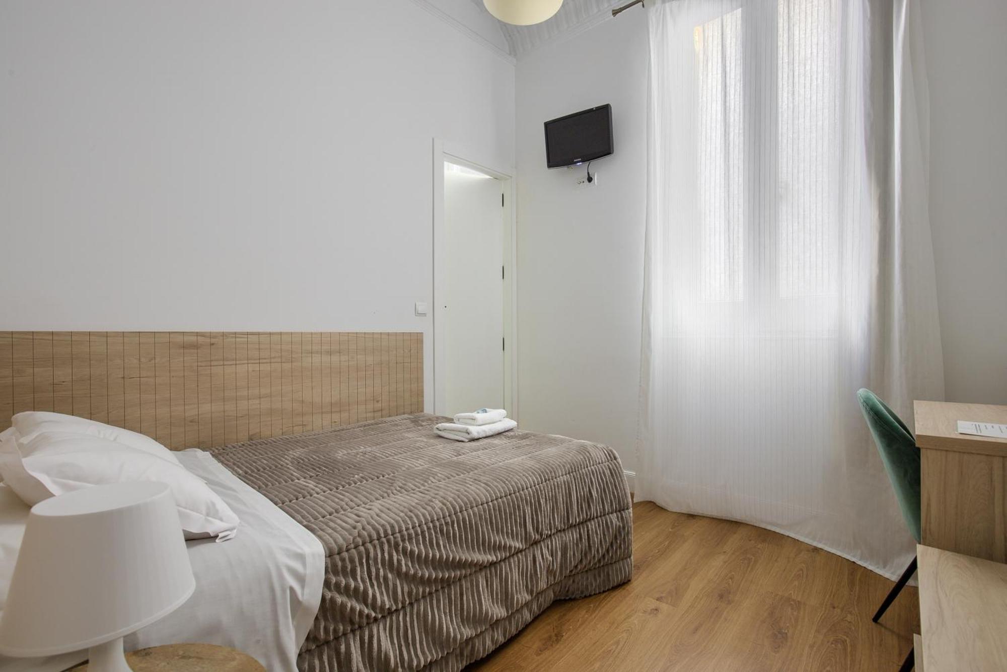 Hostal Besaya Madryt Zewnętrze zdjęcie