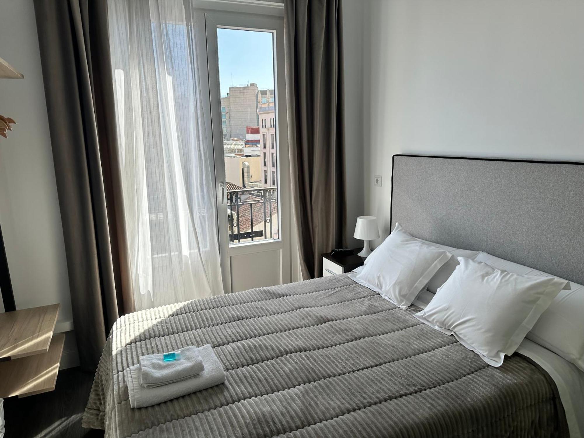 Hostal Besaya Madryt Zewnętrze zdjęcie