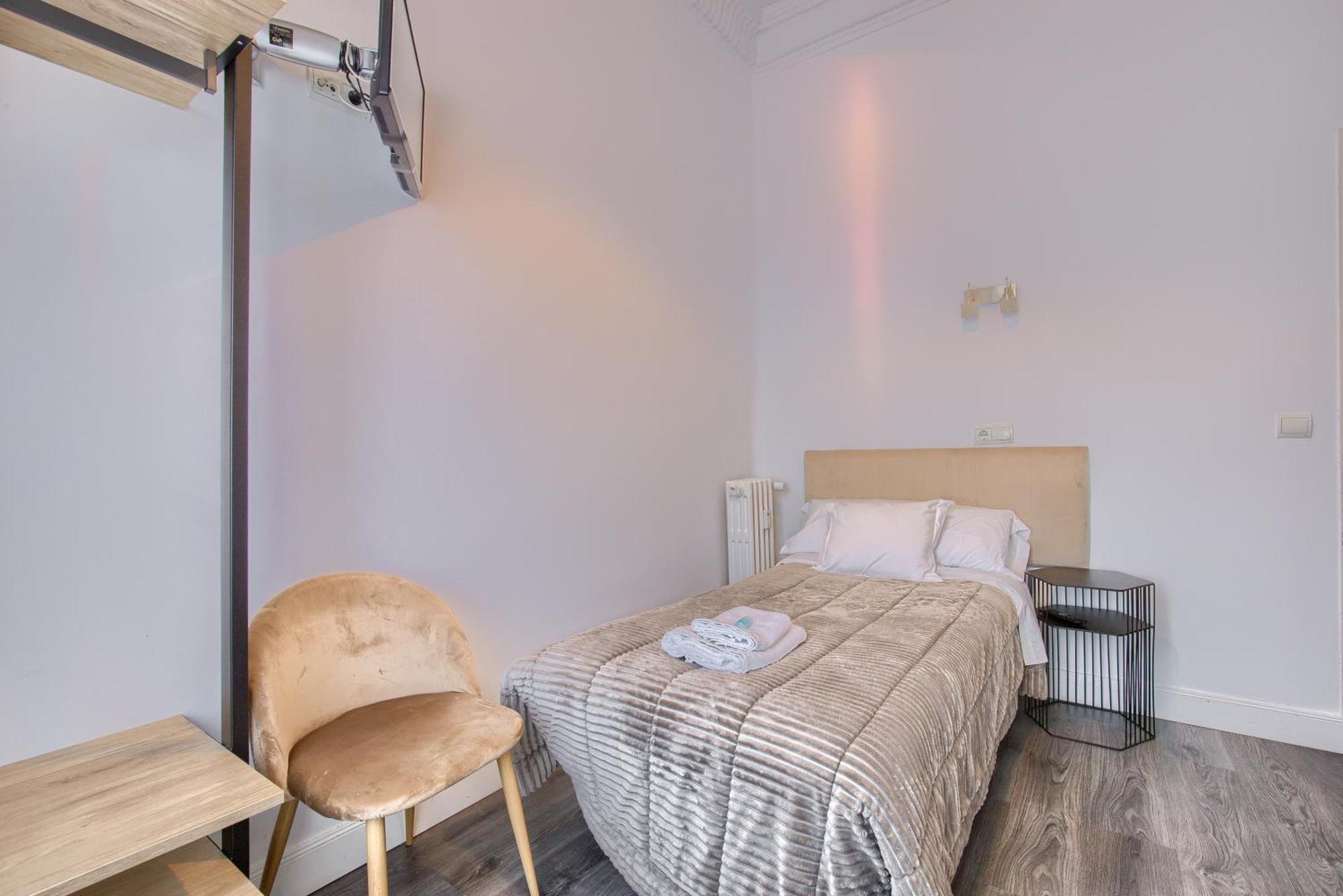 Hostal Besaya Madryt Zewnętrze zdjęcie