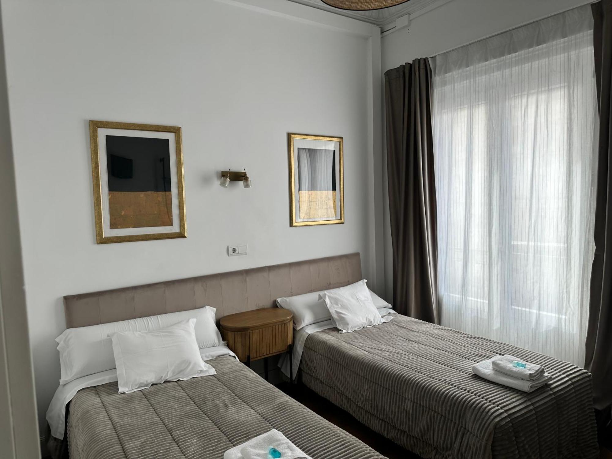 Hostal Besaya Madryt Zewnętrze zdjęcie