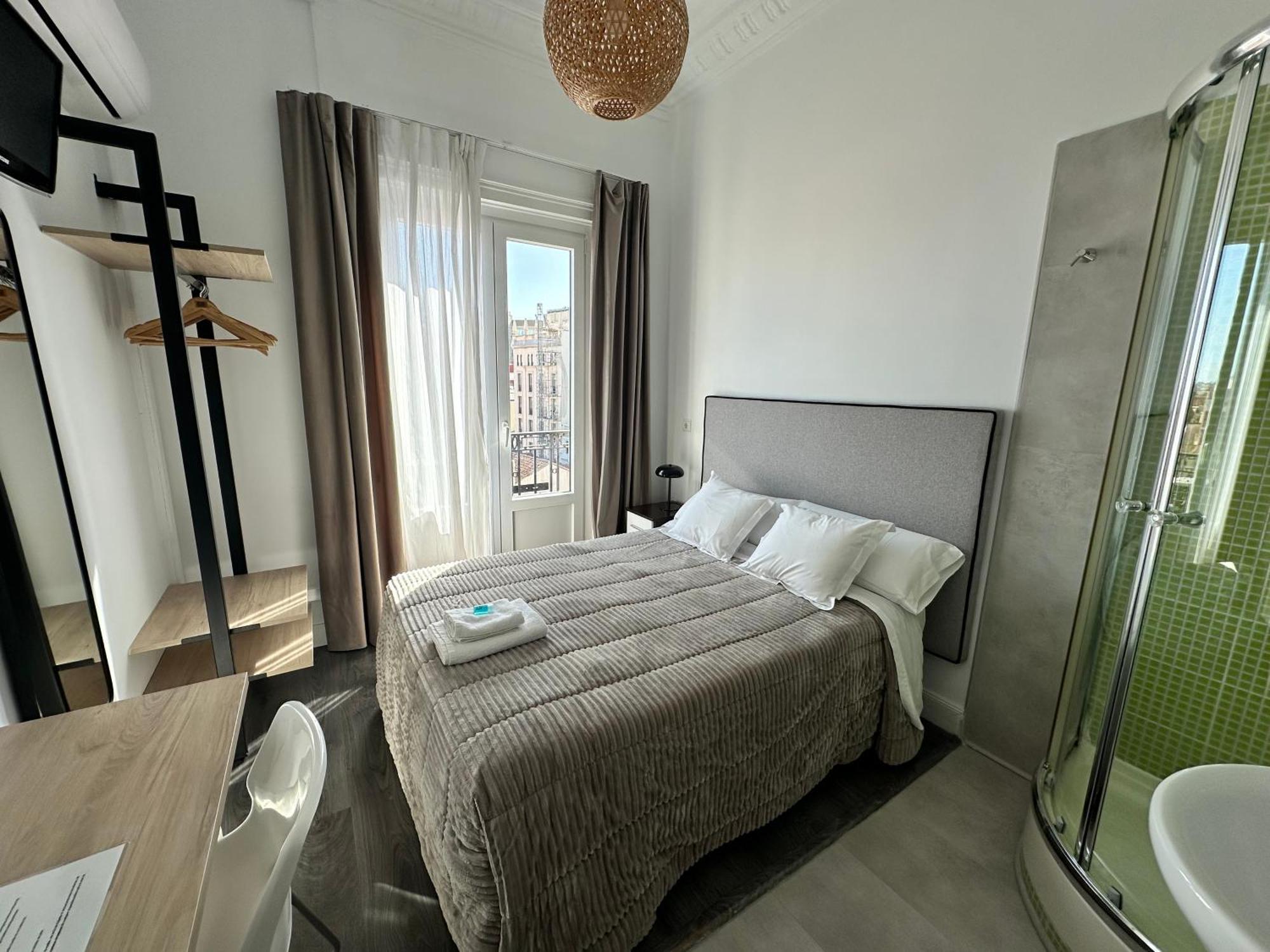 Hostal Besaya Madryt Zewnętrze zdjęcie