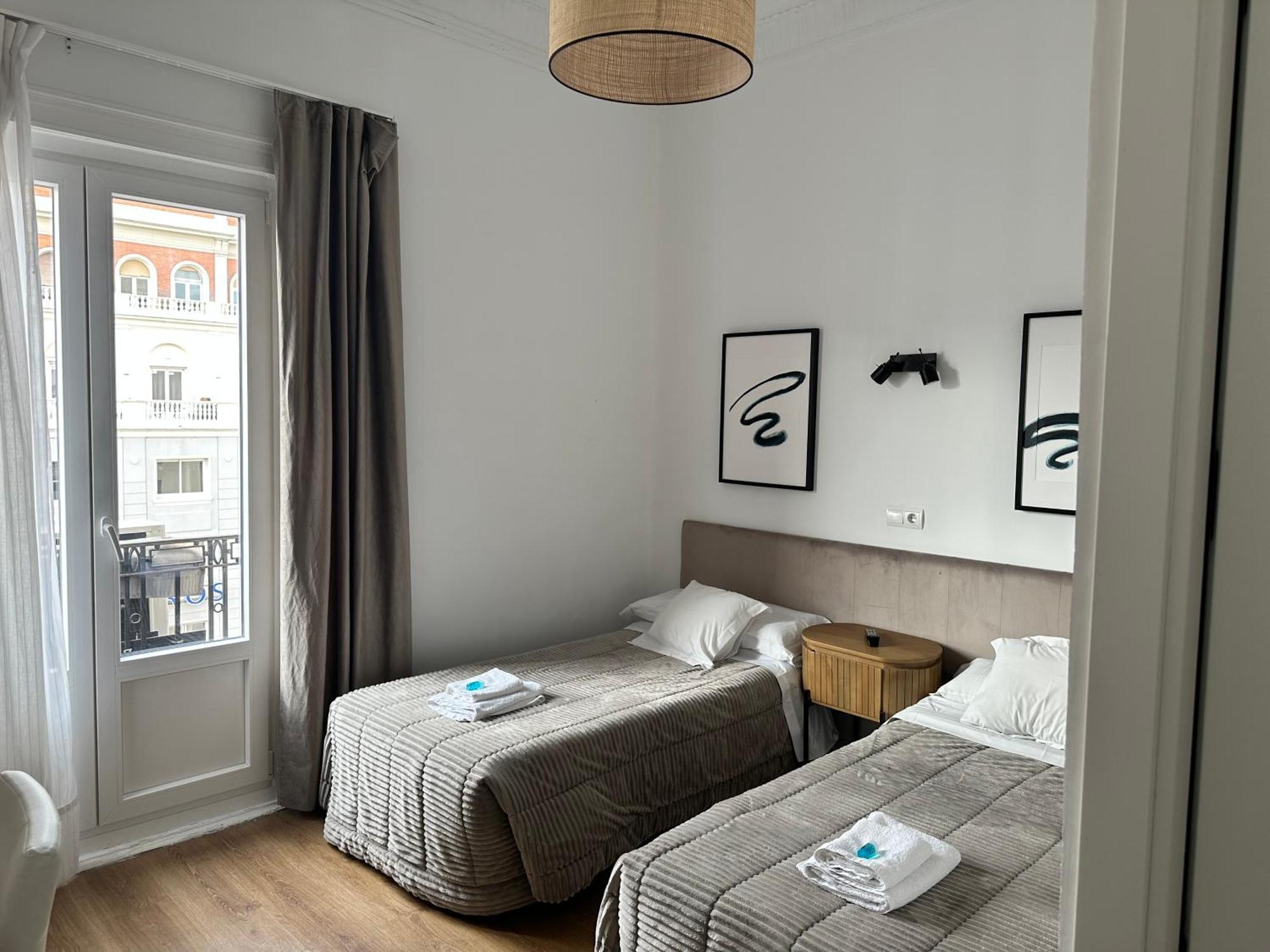 Hostal Besaya Madryt Zewnętrze zdjęcie