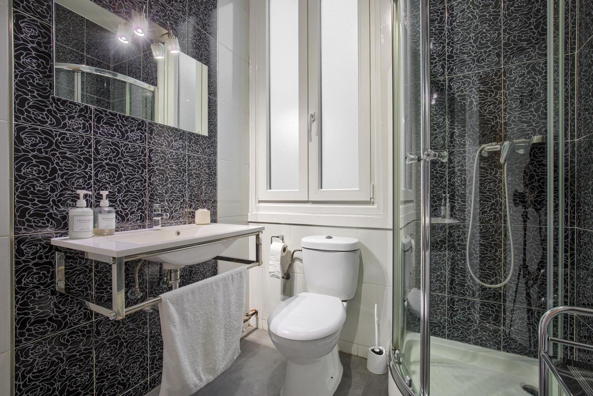 Hostal Besaya Madryt Zewnętrze zdjęcie