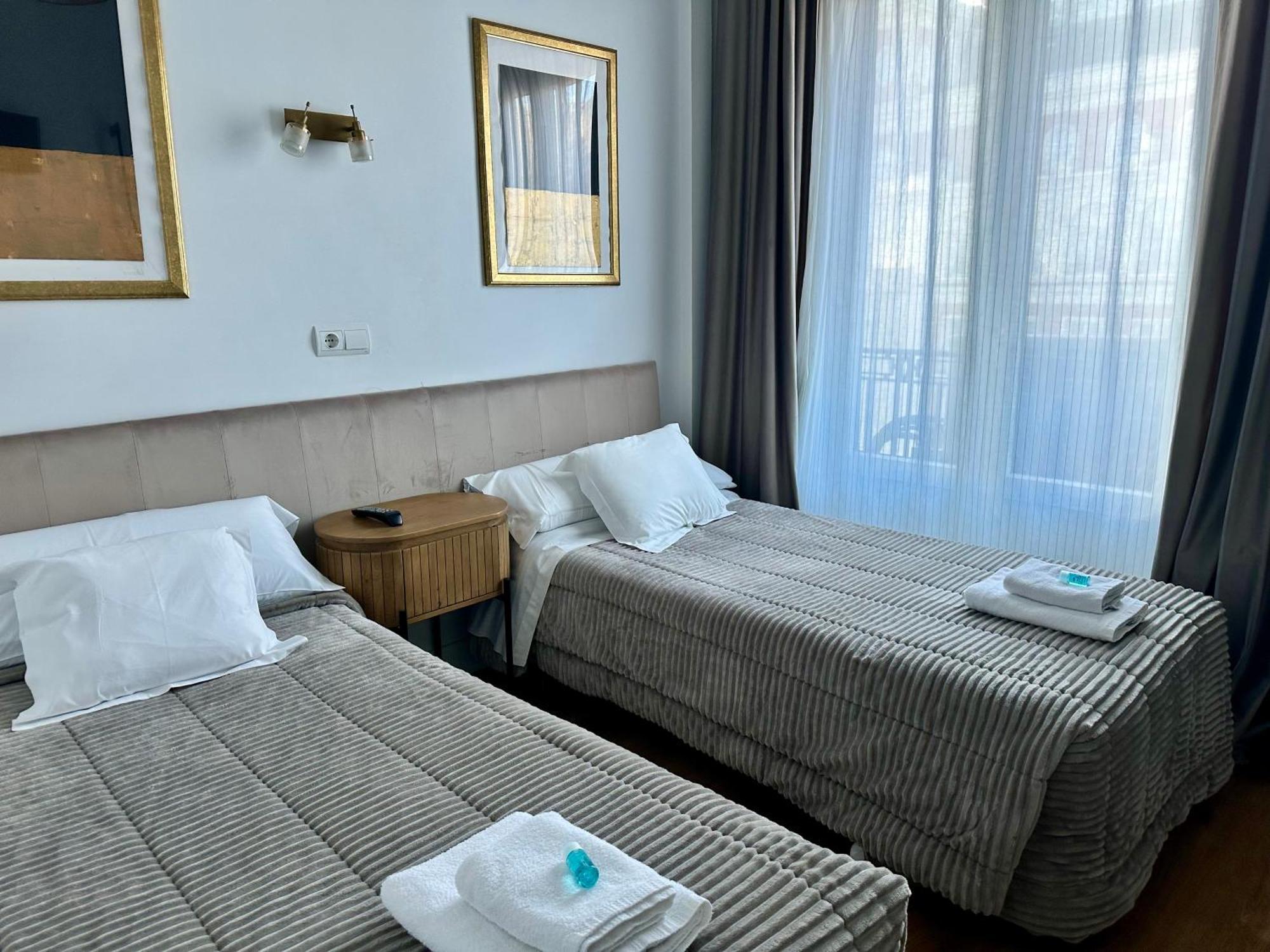 Hostal Besaya Madryt Zewnętrze zdjęcie