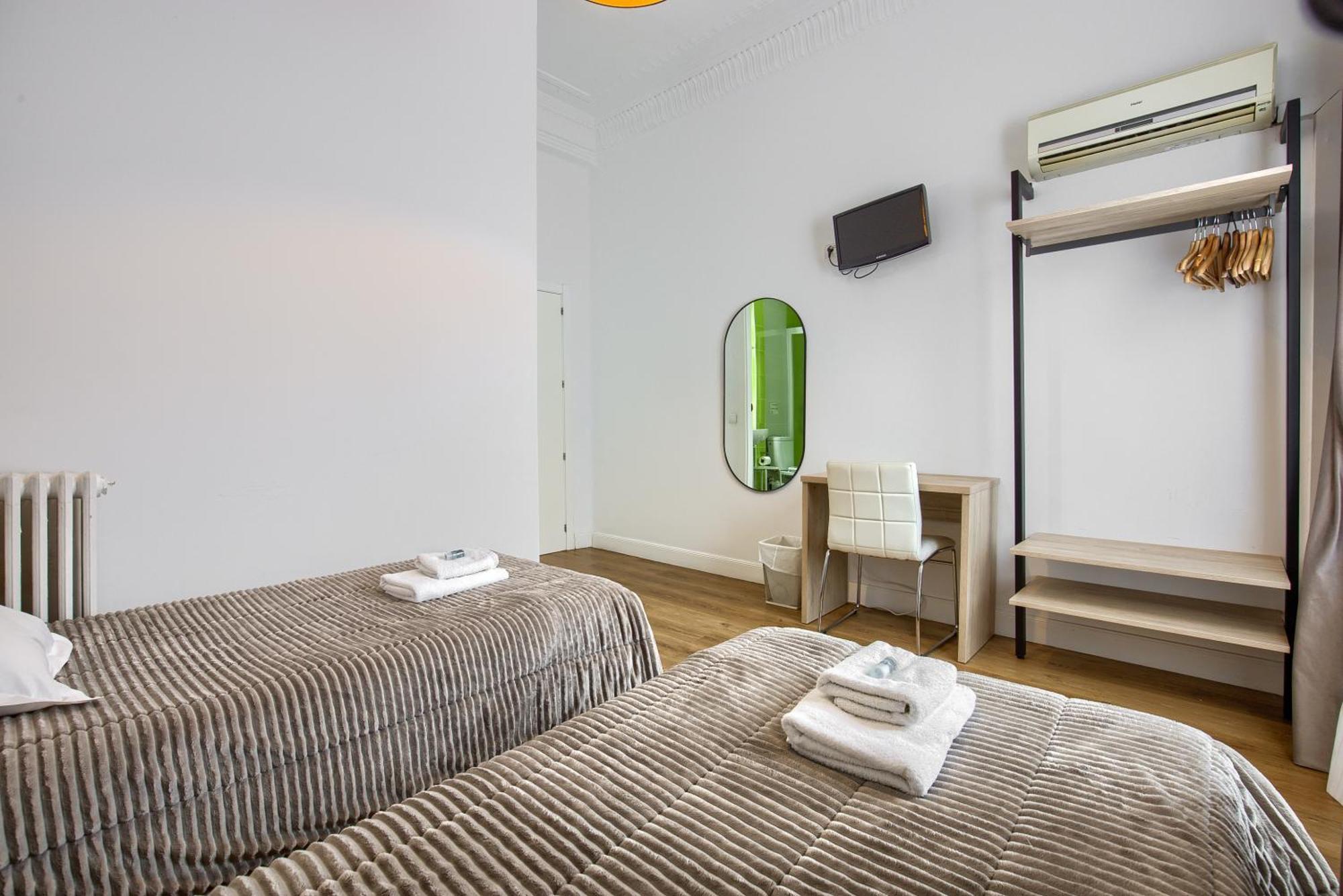Hostal Besaya Madryt Zewnętrze zdjęcie