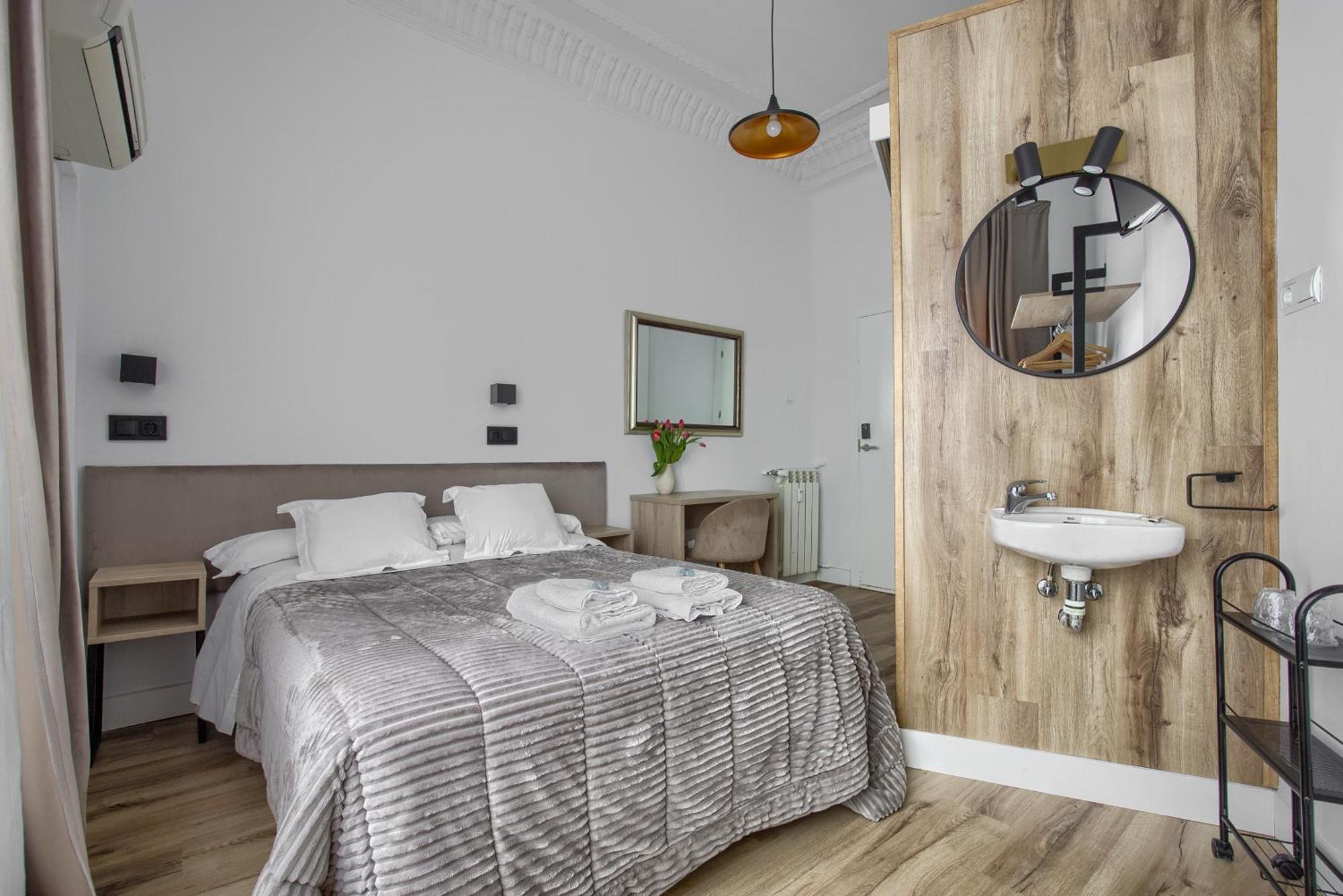 Hostal Besaya Madryt Zewnętrze zdjęcie
