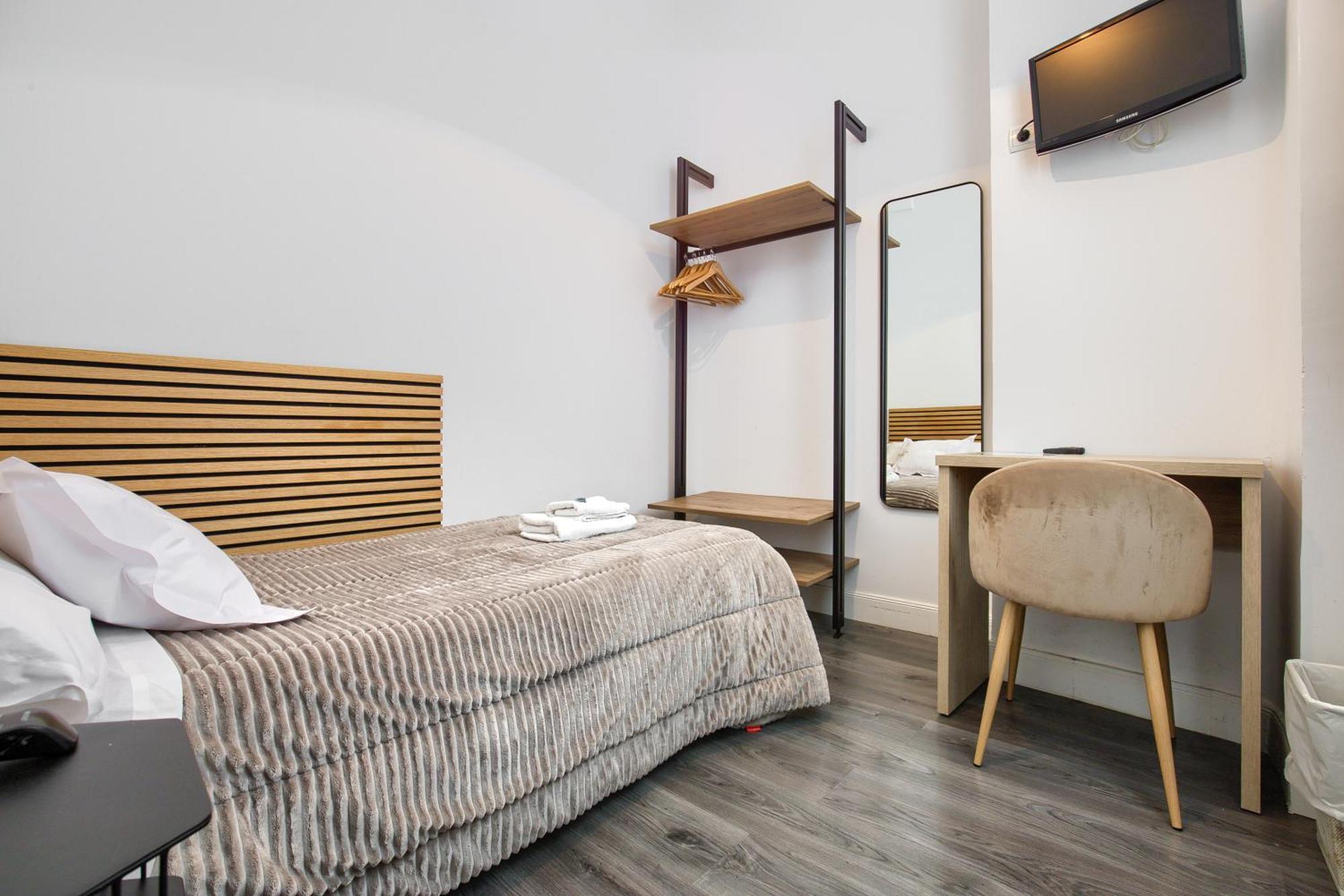 Hostal Besaya Madryt Zewnętrze zdjęcie