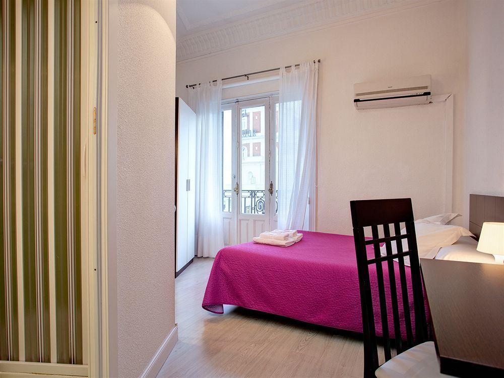 Hostal Besaya Madryt Zewnętrze zdjęcie
