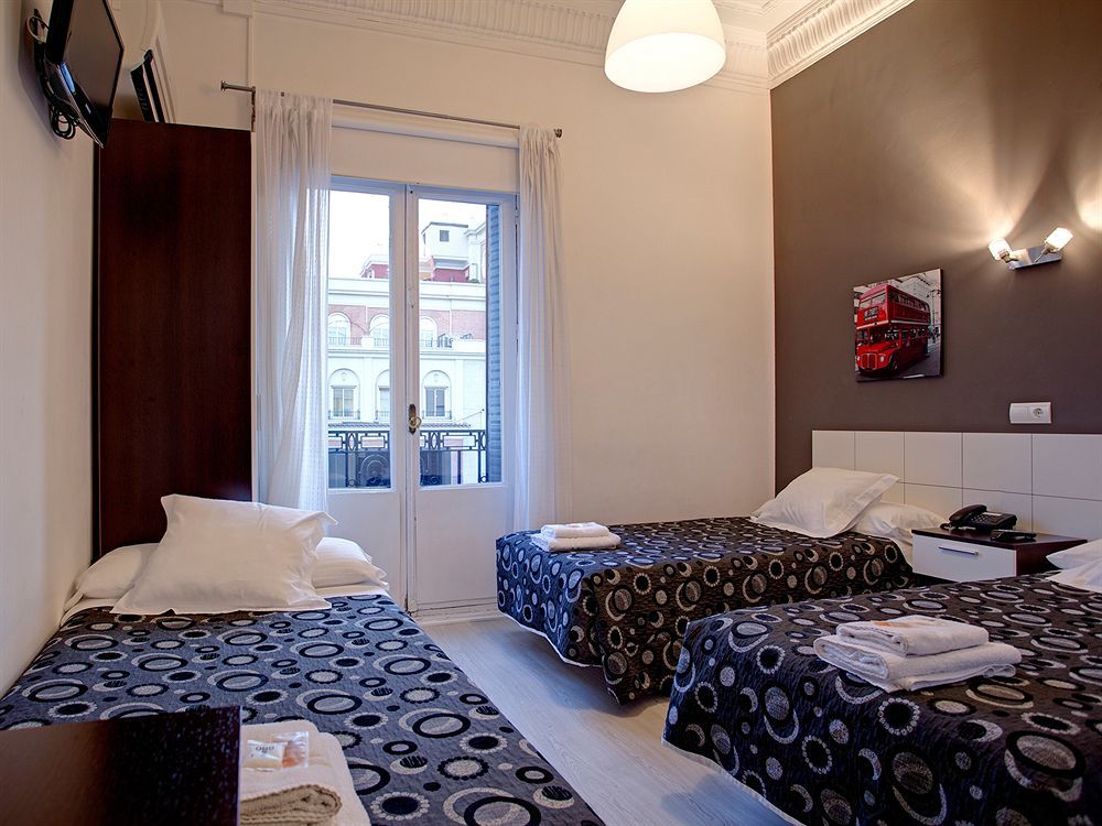 Hostal Besaya Madryt Zewnętrze zdjęcie
